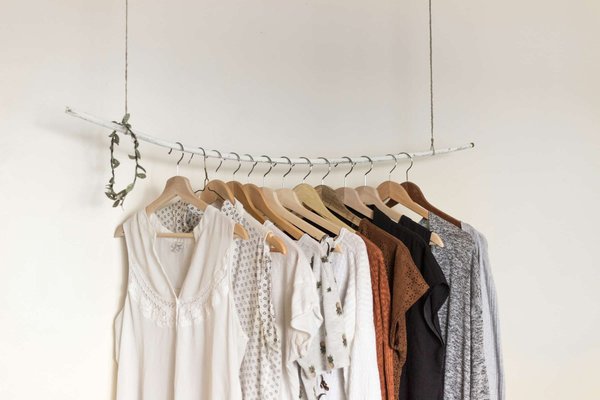 How Can You Create a Capsule Wardrobe for the UK Spring Season?
